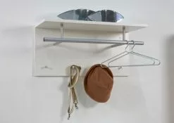 Spot Naulakko Hattuhyllyllä Valkoinen